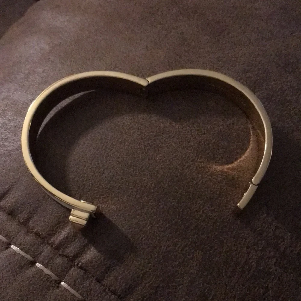 kate spade ivory hinged bangle bracelet with lock - Picture 4 of 5